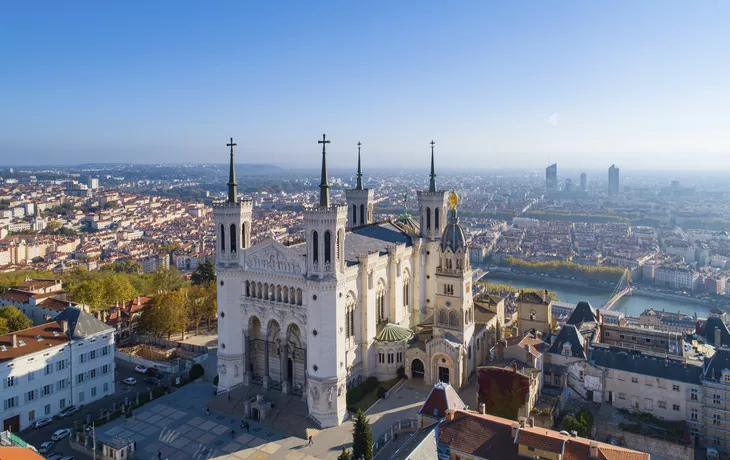 Notre-Dame de Fourvière über Lyon - © s4svisuals - stock.adobe.com