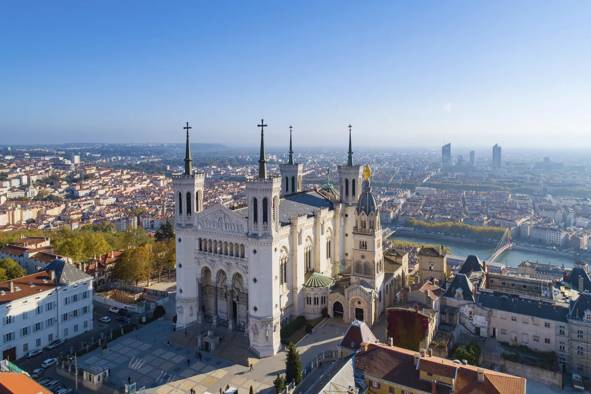Notre-Dame de Fourvière über Lyon - © s4svisuals - stock.adobe.com
