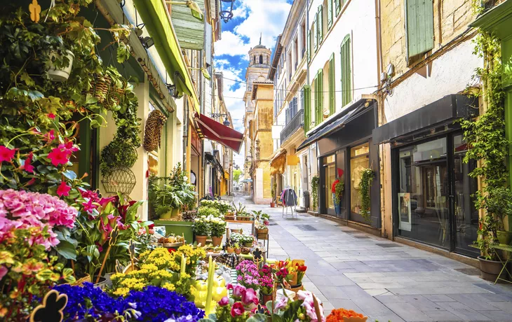 © xbrchx - stock.adobe.com - Altstadt von Arles