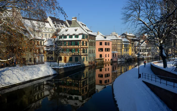 © Yvann K - stock.adobe.com - winterliches Straßburg 