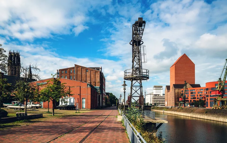 © swissa - stock.adobe.com - Innenhafen von Duisburg
