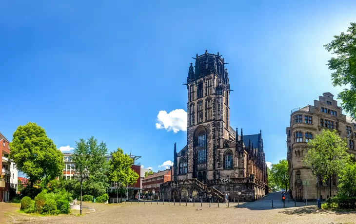 © Sina Ettmer - stock.adobe.com - Salvatorkirche in Duisburg