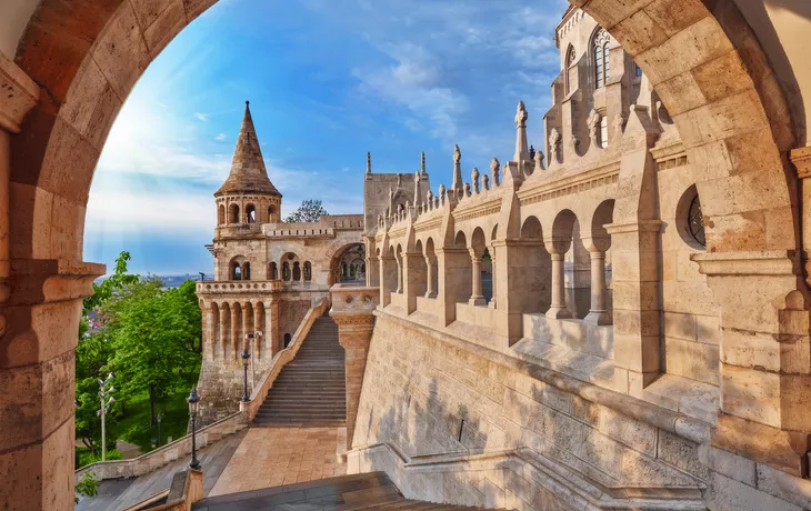 © Brian Kinney - stock.adobe.com - Blick auf die alte Fischerbastei in Budapest