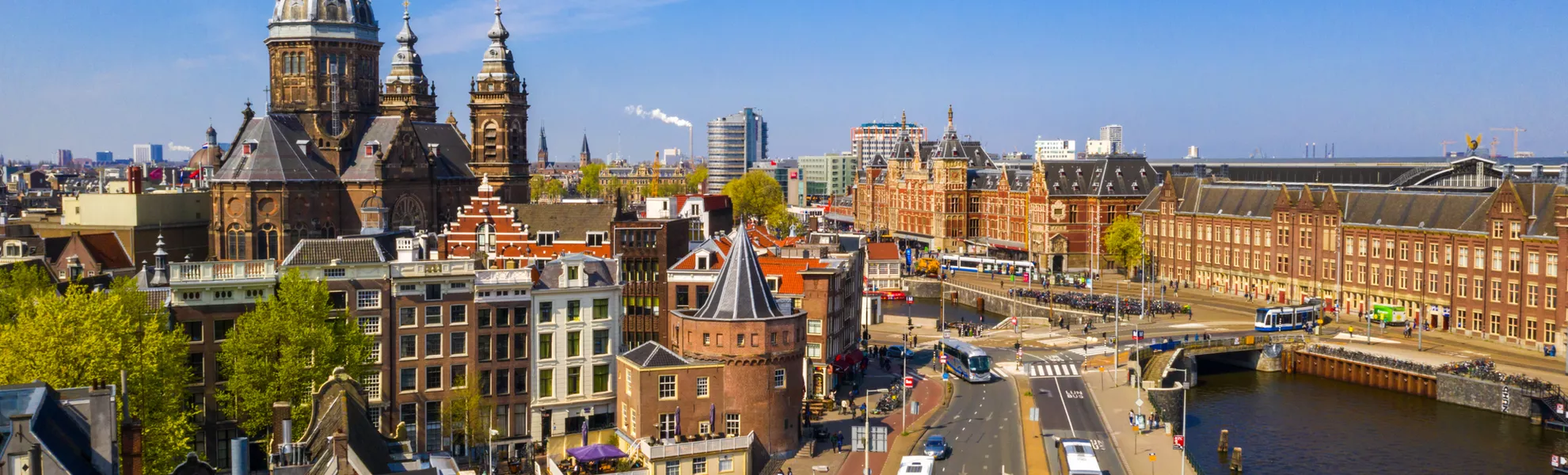 Panorama-Luftaufnahme von Amsterdam an einem Sommertag, Niederlande - © Aerial Film Studio - stock.adobe.com