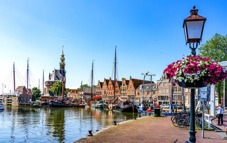 ©Comofoto - stock.adobe.com - Hafen von Hoorn