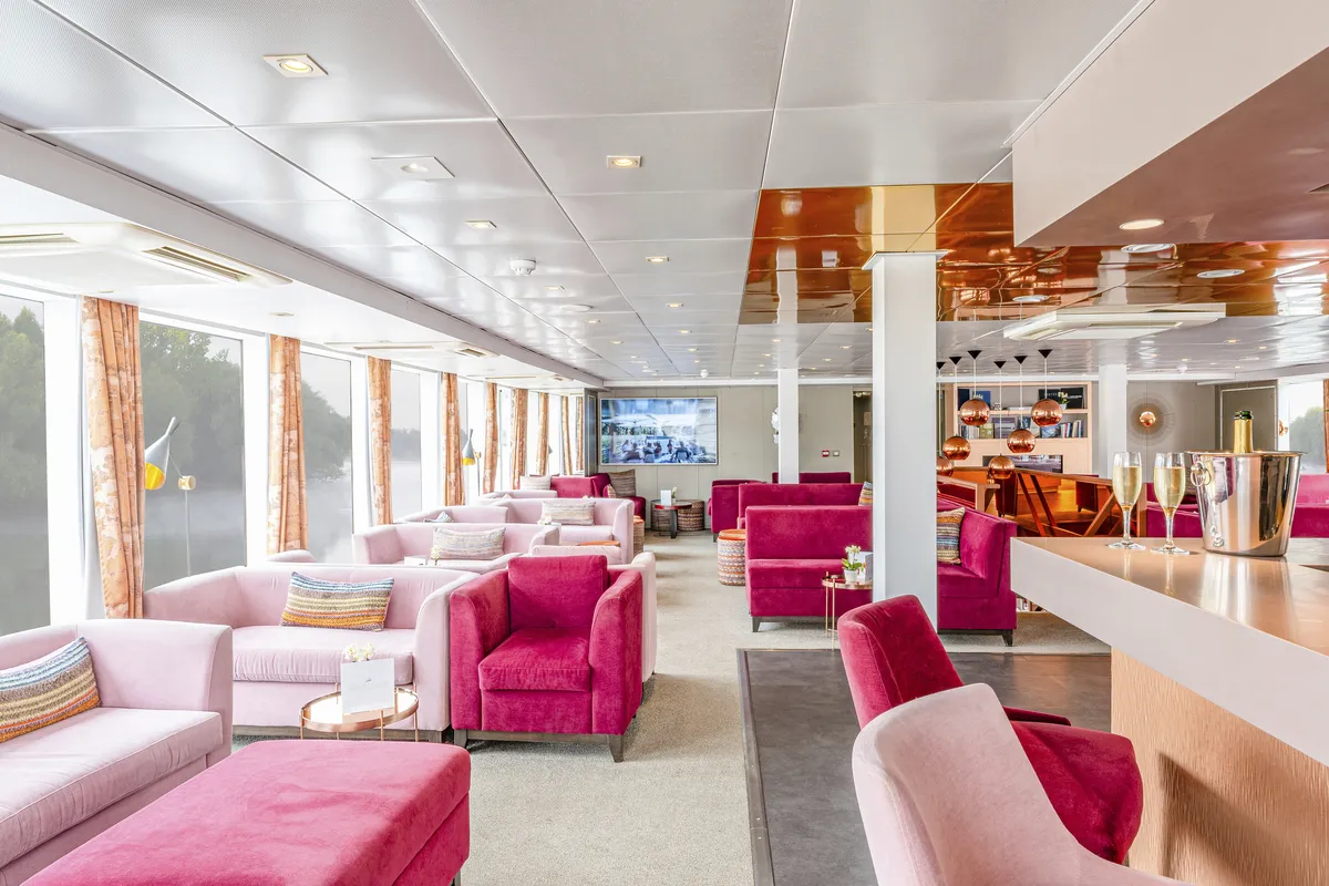 MS Loire Princesse, Salon mit Bar - ©CroisiEurope