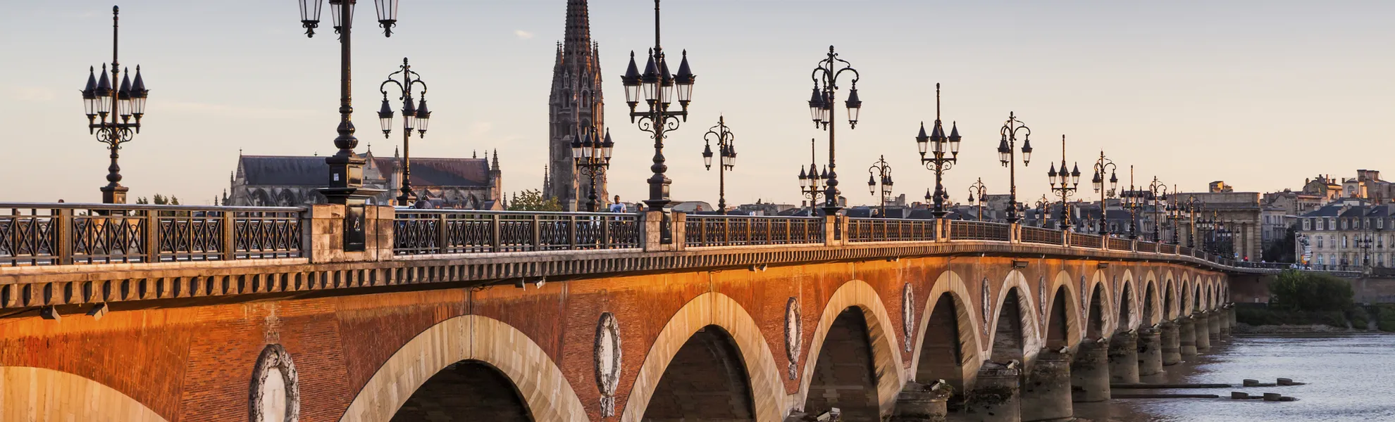 Pont de Pierre, Bordeaux - © shutterstock_240209116