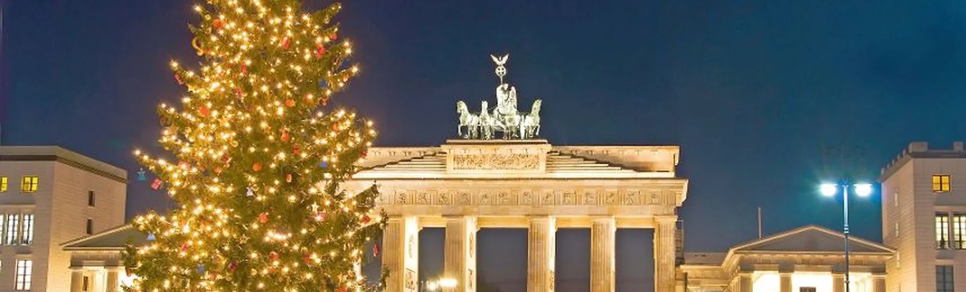 Weihnachtsbaum am Brandenburger Tor, Berlin - © flashpics - Fotolia