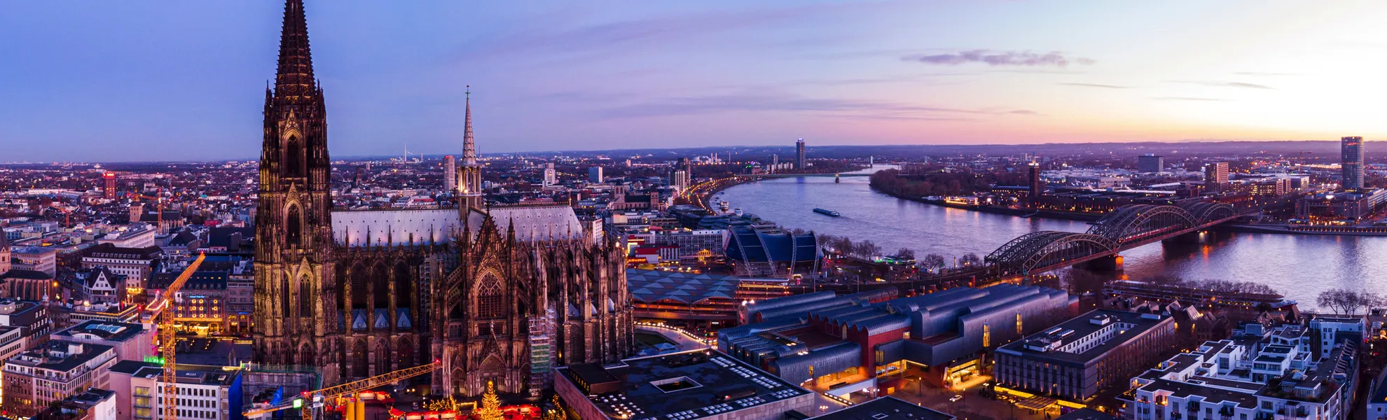 Weihnachtsmarkt am Kölner Dom - © Fokke - stock.adobe.com