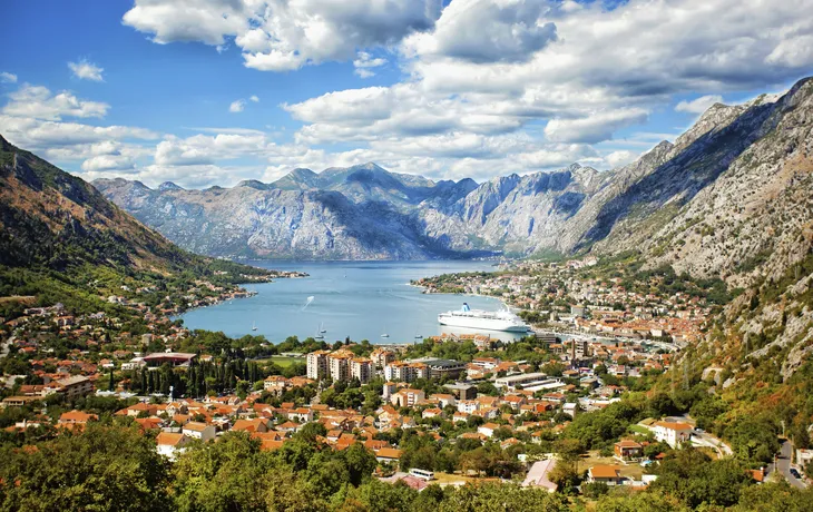 © maksimka37 - stock.adobe.com - Kotor Bucht, Montenegro