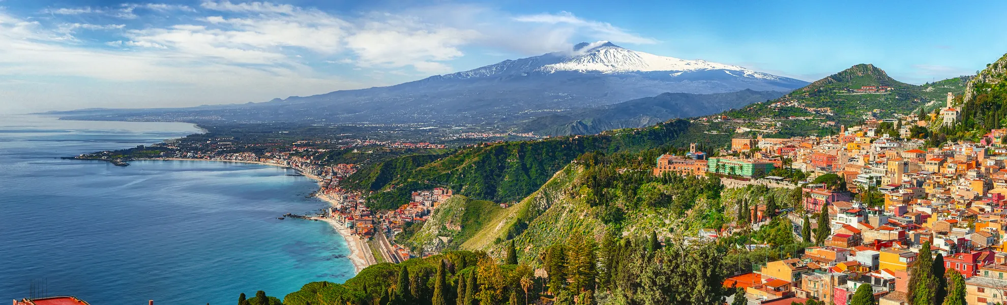 Taormina mit dem Vulkan Ätna im Hintergrund auf Sizilien, Italien - ©pilat666 - stock.adobe.com