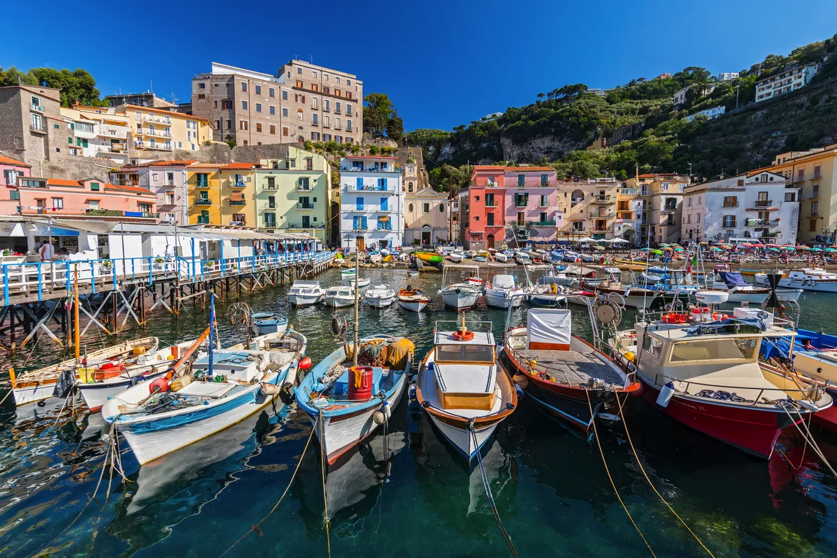 kleine Fischerboote im Hafen Marina Grande in Sorrent - © GISTEL - stock.adobe.com