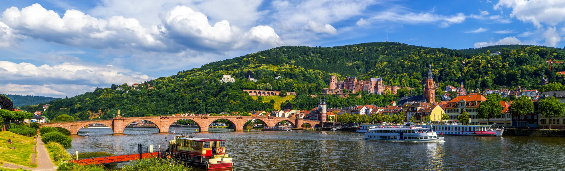 Ausblick auf das Schloss und die Alte Brücke in Heidelberg, Deutschland  - © Sina Ettmer - stock.adobe.com
