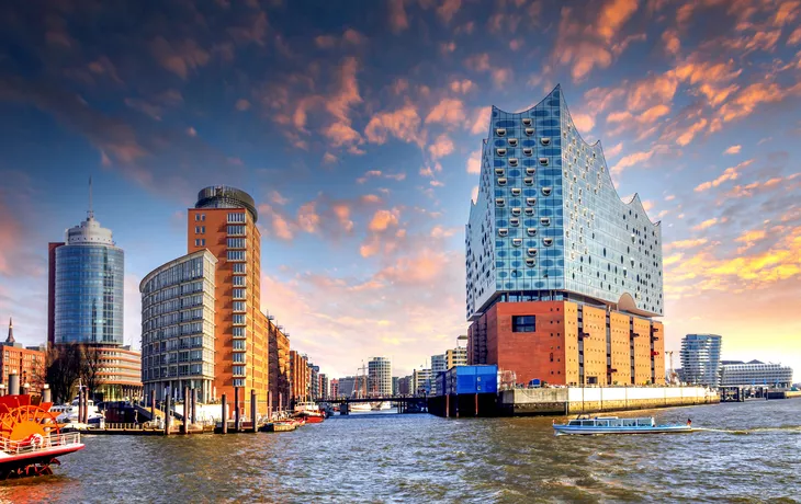 Elbphilharmonie in Hamburg - © Sina Ettmer - stock.adobe.com