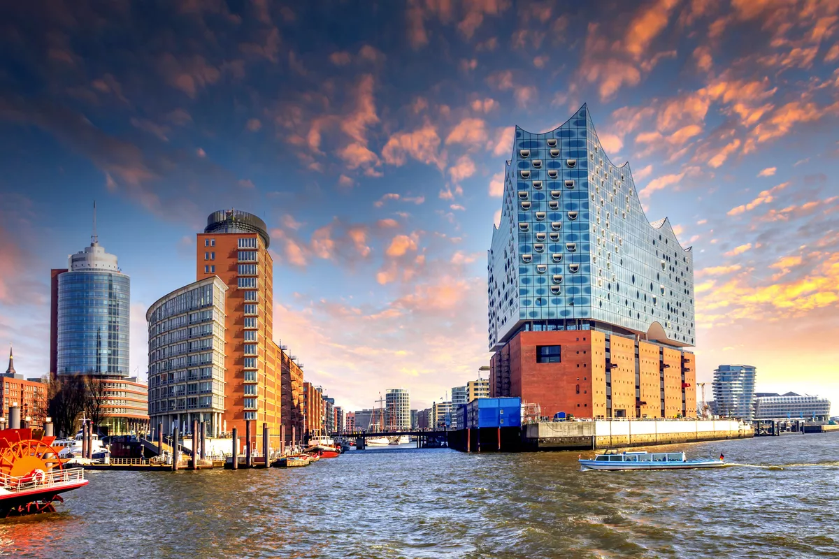 Elbphilharmonie in Hamburg - © Sina Ettmer - stock.adobe.com