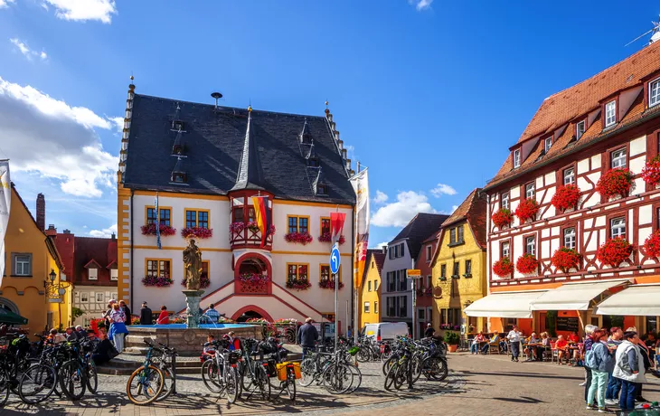Rathaus von Volkach - © Sina Ettmer - stock.adobe.com