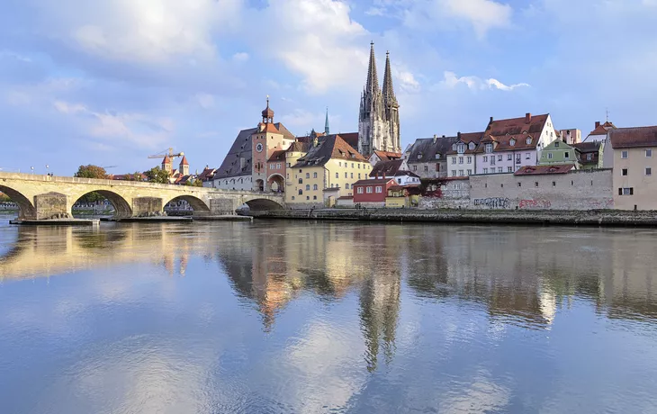 Steinerne Brücke und Kathedrale, Regensburg - © 