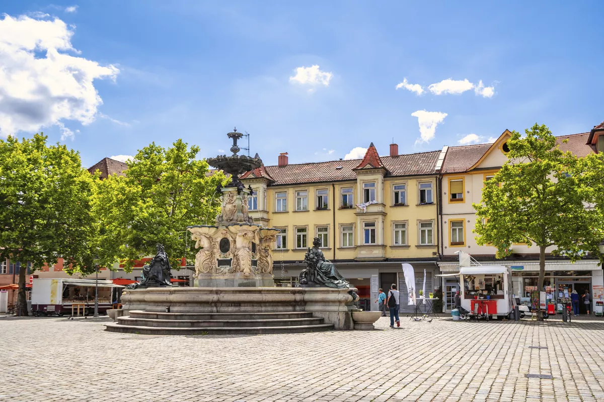 Schlossplatz in Erlangen - © Sina Ettmer - stock.adobe.com