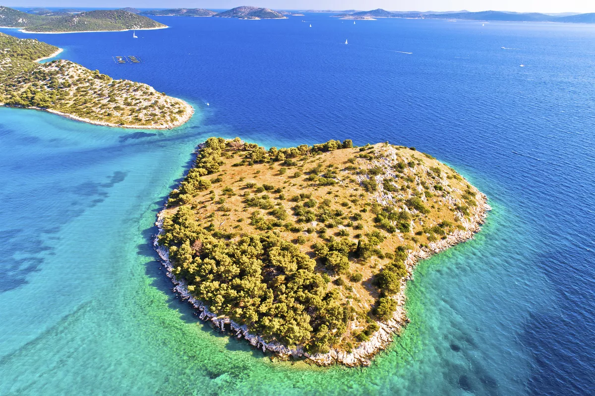 Insel Žut - © Copyright (c) 2020 xbrchx/Shutterstock.  No use without permission.