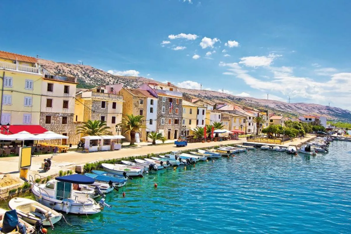 Town of Pag colorful waterfront - © xbrchx - Fotolia