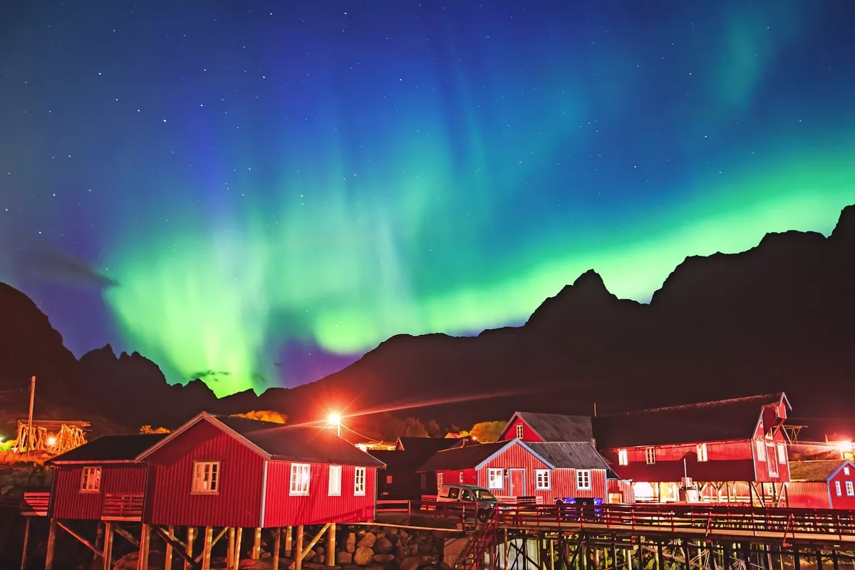Aurora Borealis über den Lofoten, Norwegen - © tsuguliev - Fotolia