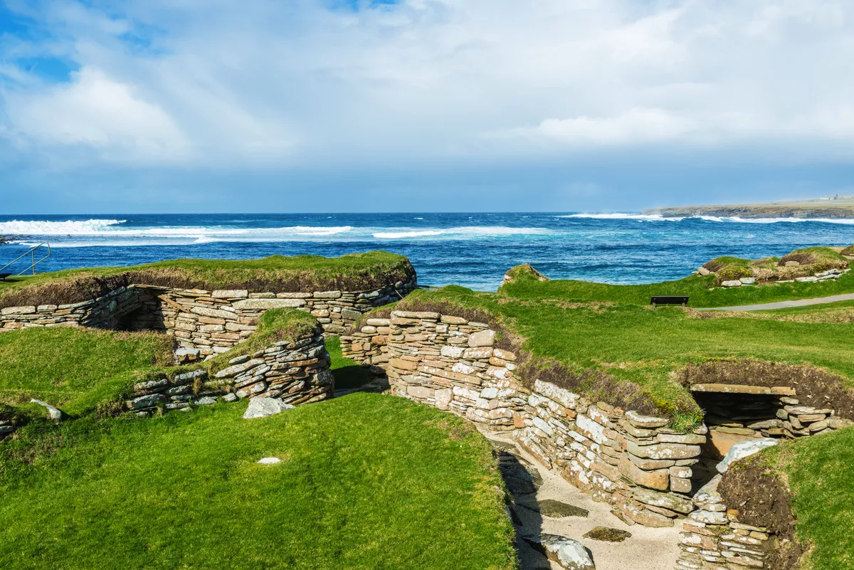 Skara Brae, eine jungsteinzeitliche Siedlung auf Orkney, einem Archipel in Schottland - ©XtravaganT - stock.adobe.com