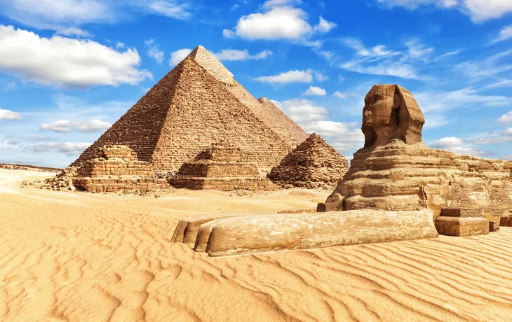Blick auf die Grosse Sphinx und die Pyramiden von Gizeh, Ägypten - ©AlexAnton - stock.adobe.com