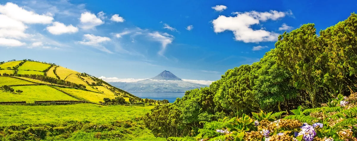 São Jorge mit dem Vulkan Pico do Fogo im Hintergund - © Lyd Photography - Fotolia