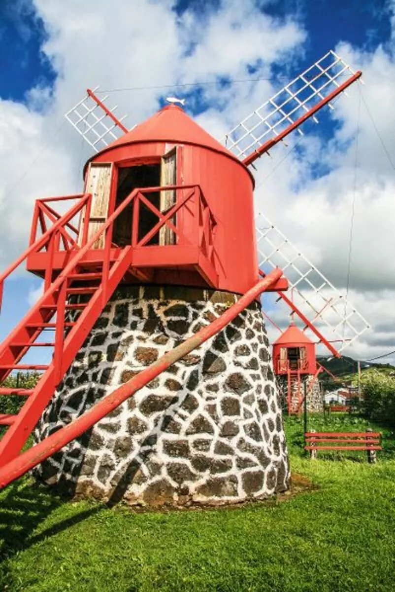 Windmühlen sind auf den Inseln der Azoren - © josephotographie.de - Fotolia