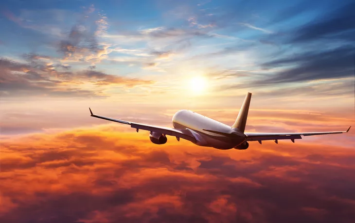 Flugzeug über den Wolken - © Jag_cz - stock.adobe.com