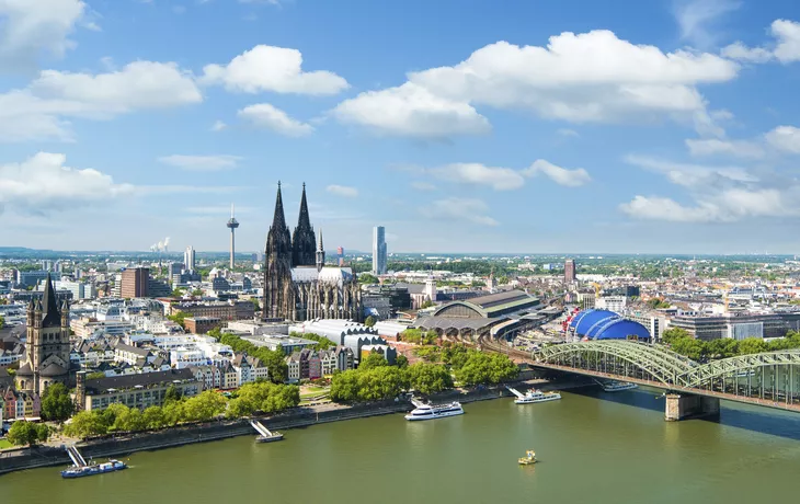 Panorama mit Kölner Dom - © This content is subject to copyright.