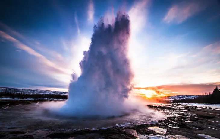 Eruption des Strokkur-Geysirs auf Island - ©zinaidasopina112 - stock.adobe.com