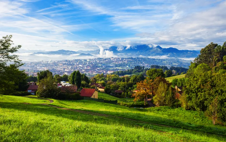 Luftpanorama der Stadt Oviedo in Spanien - ©saiko3p - stock.adobe.com