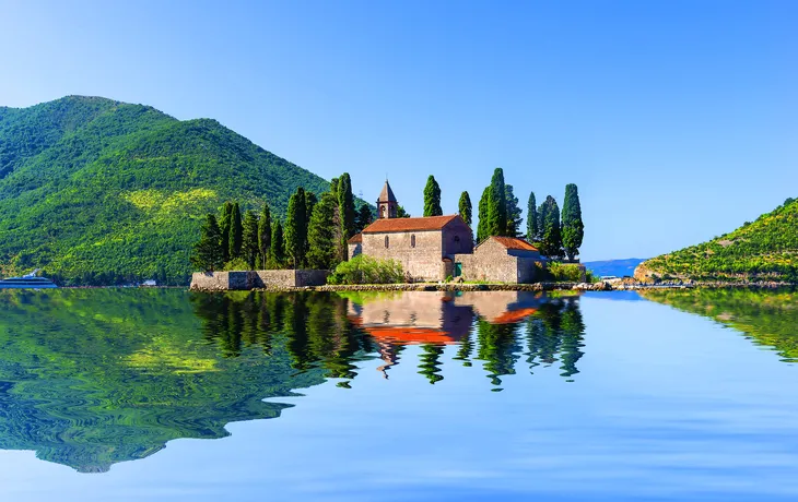 Insel Sveti Đorđe in der Bucht von Kotor - © zevana - stock.adobe.com