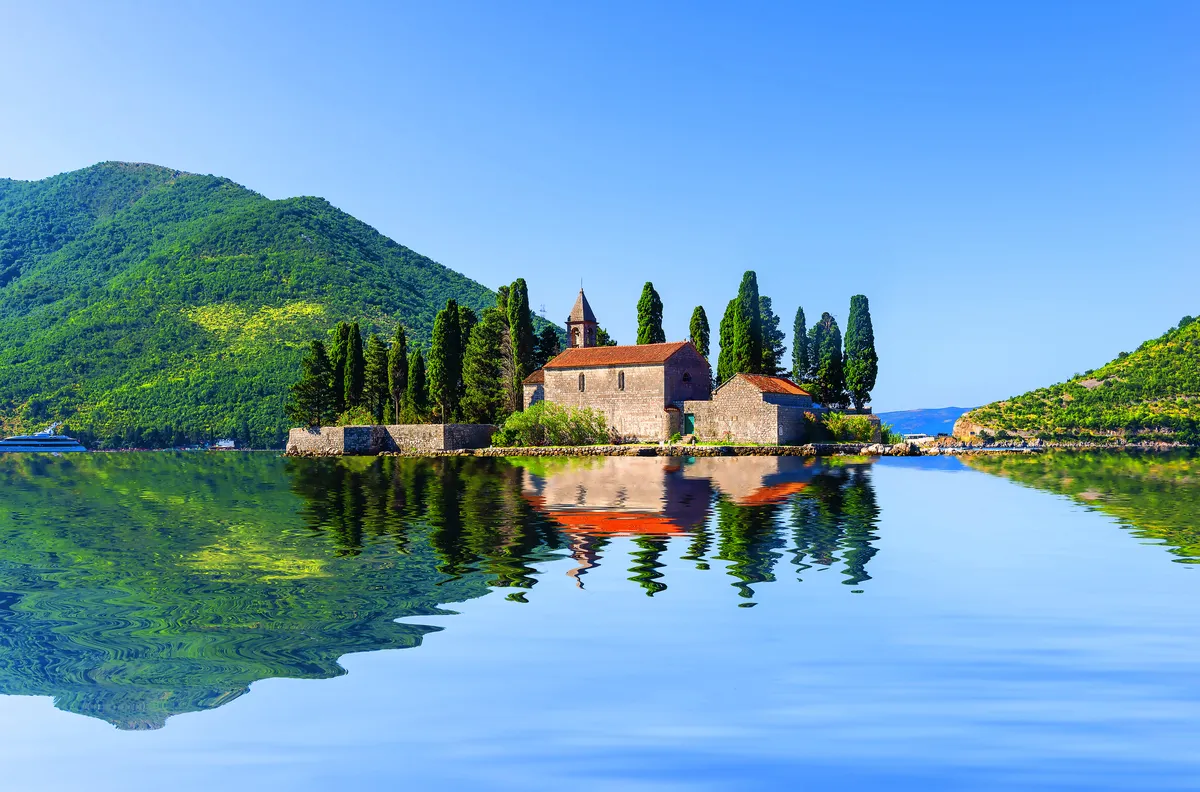 Insel Sveti Đorđe in der Bucht von Kotor - © zevana - stock.adobe.com