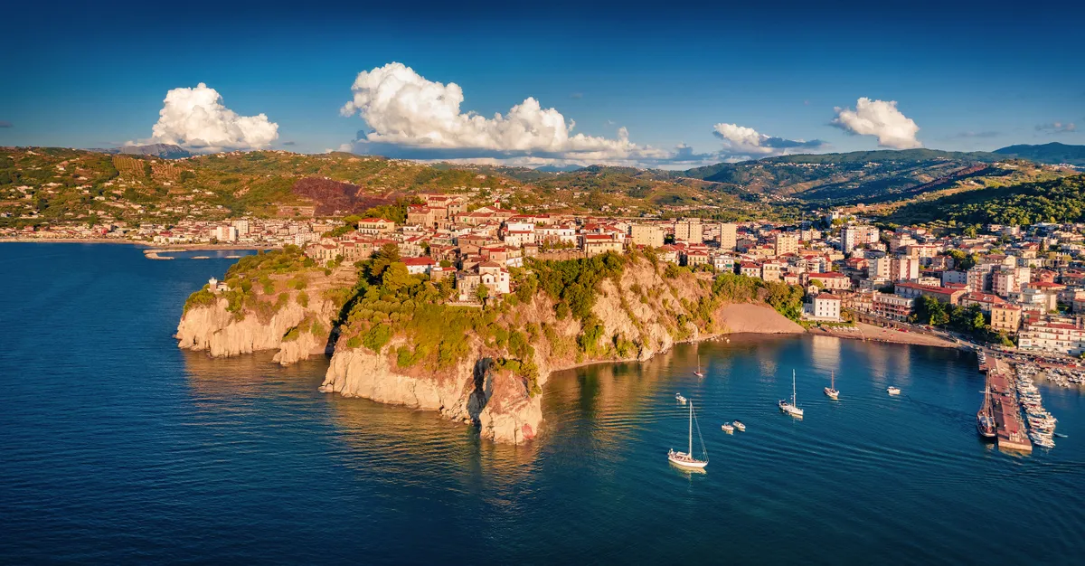 Hafen von Agropoli an der Cilentoküste - © Andrew Mayovskyy - stock.adobe.com