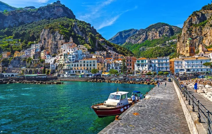 Amalfi an der Amalfiküste, Italien - © Jeff McCollough - stock.adobe.com