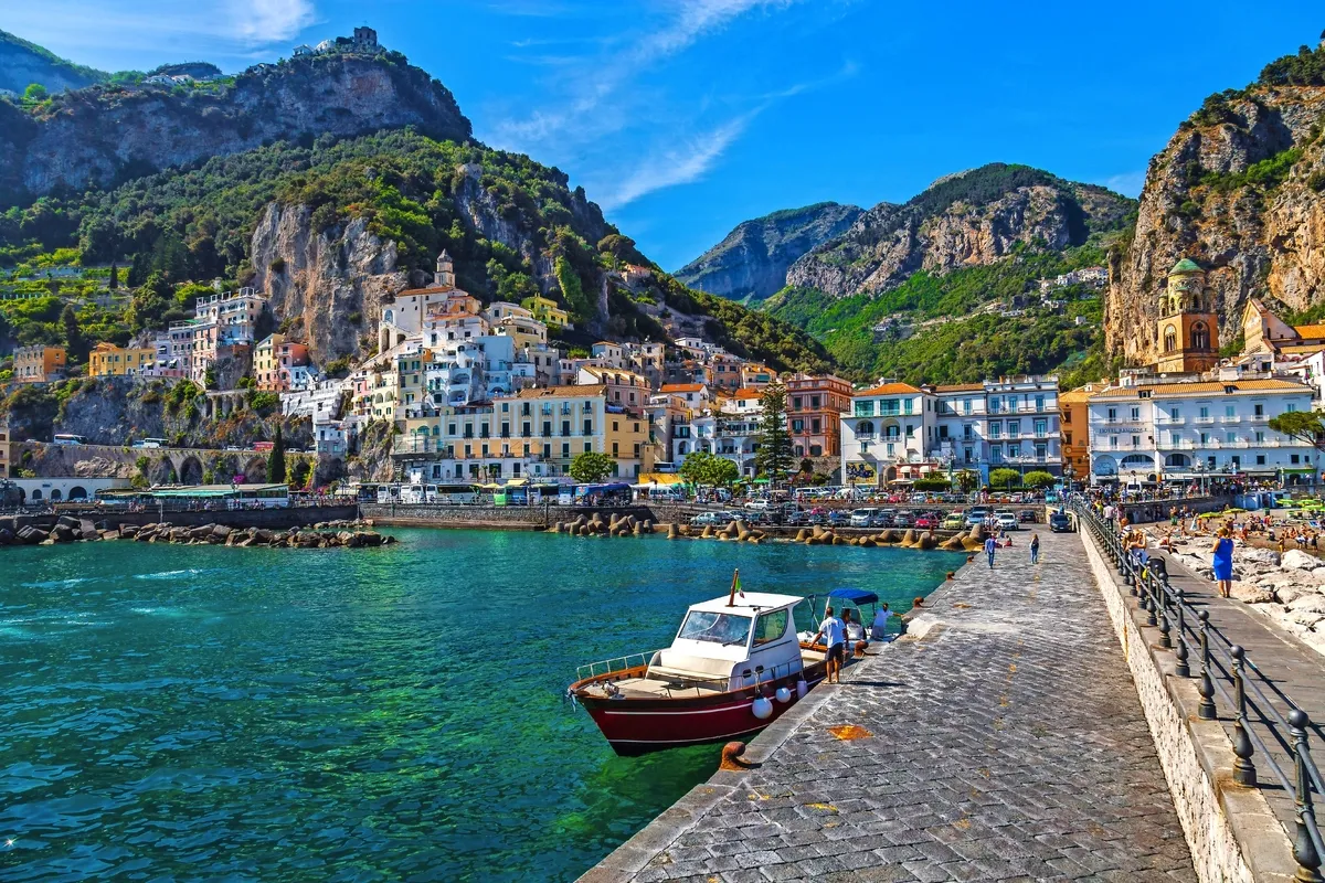 Amalfi an der Amalfiküste, Italien - © Jeff McCollough - stock.adobe.com