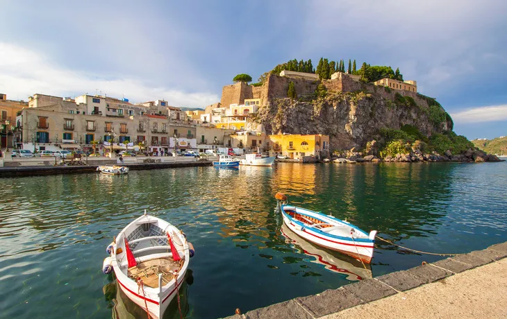 Hafen von Lipari - © johnkruger1 - stock.adobe.com