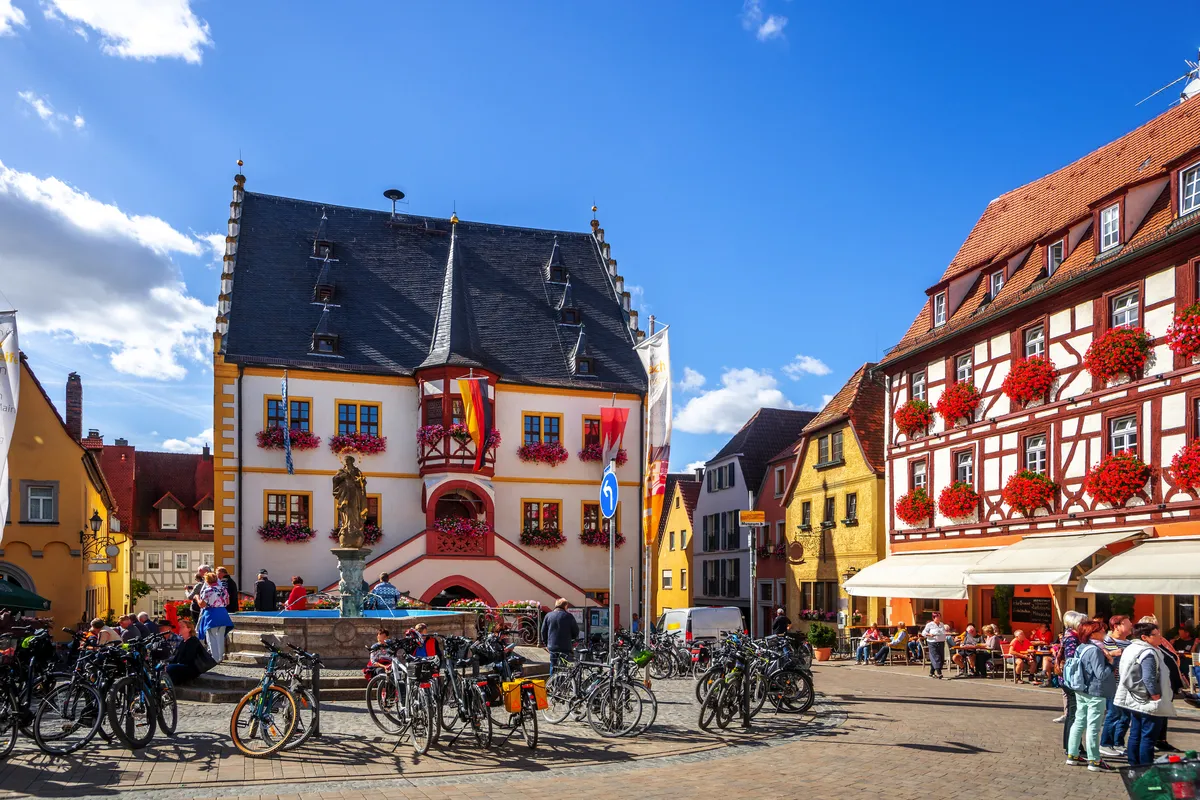 Rathaus von Volkach - © Sina Ettmer - stock.adobe.com